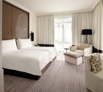 Clean and minimalist twin room at Vida Downtown