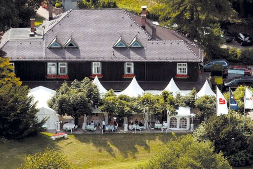 CLUBHOUSE-AT-THE-BADEN-BADEN-GOLF-CLUB