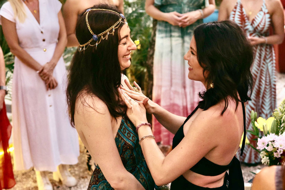 Official portraits of Olivia Steele and Katya Libin, co-founders of JADEVA, featured on the Insider Expeditions website.