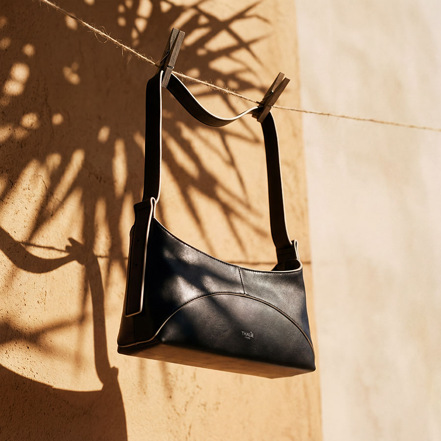 AMBRE BLACK — where shadow, structure and sustainable craftsmanship meet in sculptural harmony.