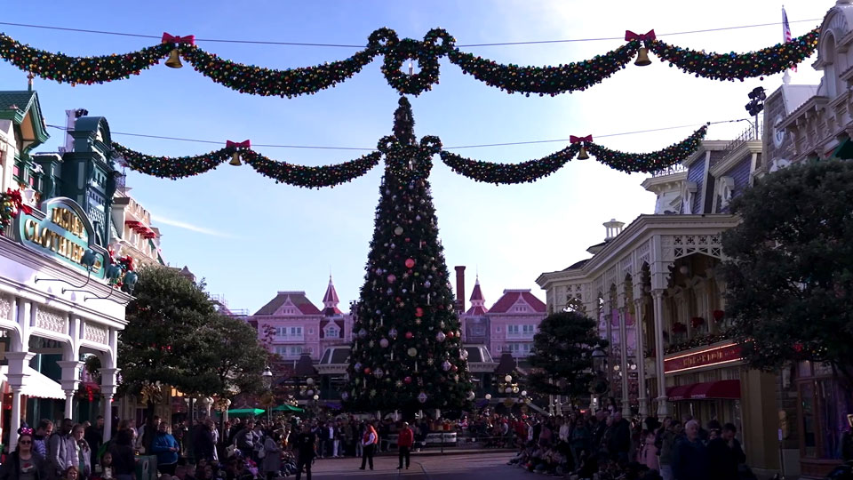 Disneyland Paris celebrates the 2026 festive season with the return of Disney Halloween Festival and the first Christmas in World of Frozen.