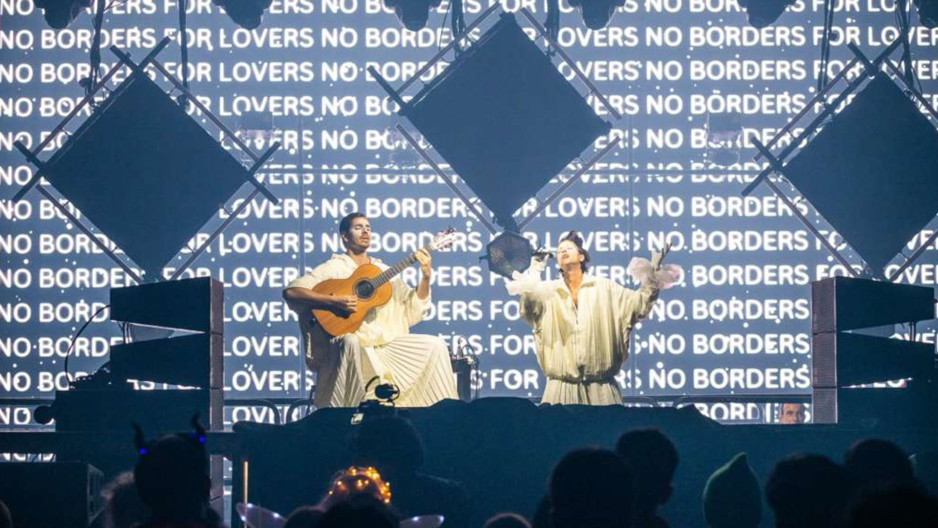 No Borders for Lovers brings voice, Spanish guitar and expressive performance together, creating a shared experience that transcends boundaries through music and human connection.