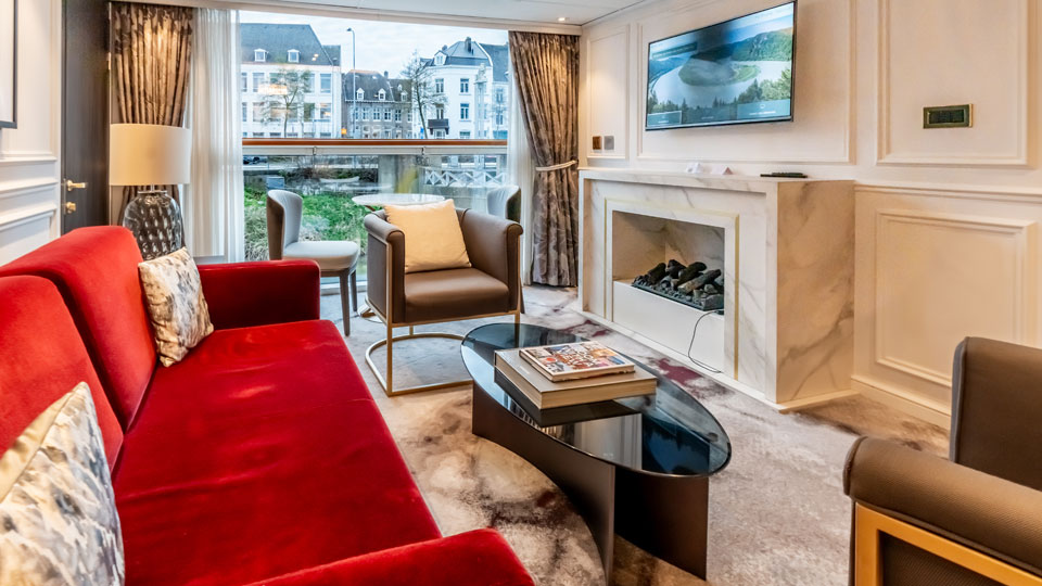 Elevated cuisine, premium wines and personalised service are central to Riverside's luxury river cruising experience.